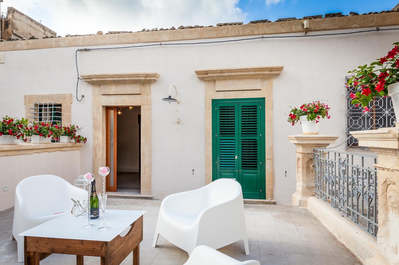 Palazzo Montalbano Bed & Breakfast Scicli Exterior photo