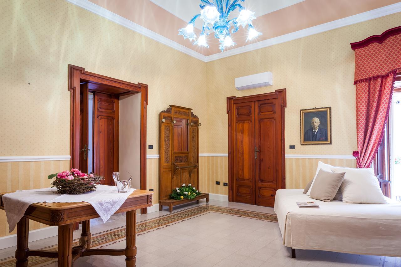 Palazzo Montalbano Bed & Breakfast Scicli Exterior photo